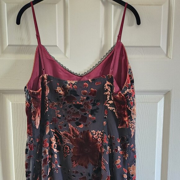 NWT Little Lies Rooms on Fire Devore Slip SOLD OUT as seen on Taylor Swift - Picture 5 of 8